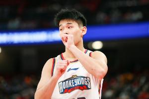 林葳：每天基本都是去吃中餐 我还是有点不习惯国外的饮食