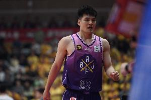 敢打敢拼！陈国豪面对马刺6中3砍下13分 3前场板&罚球7中6