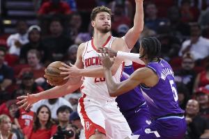 队记：以为会永远看不到火箭现在的表现 我都快盼望出PTSD了