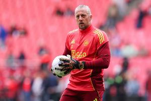 41岁零348天，阿贾克斯门将帕斯维尔成欧冠历史出场第三年长球员