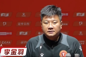 辽宁铁人主场对阵南通支云，李金羽与队员刘伟国出席赛前发布会