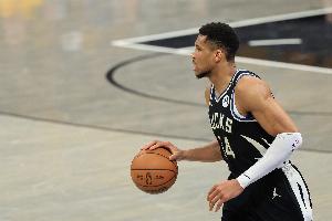 明天雄鹿客场挑战骑士！字母哥大概率出战 库兹马出战成疑