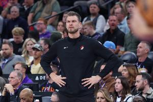 拓媒：斯普利特勤换人是想保持高强度逼抢 用8人轮换到二月就完了