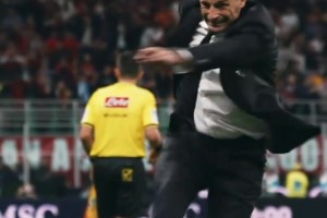 踢过球的，都知道阿莱格里这脚有多爽